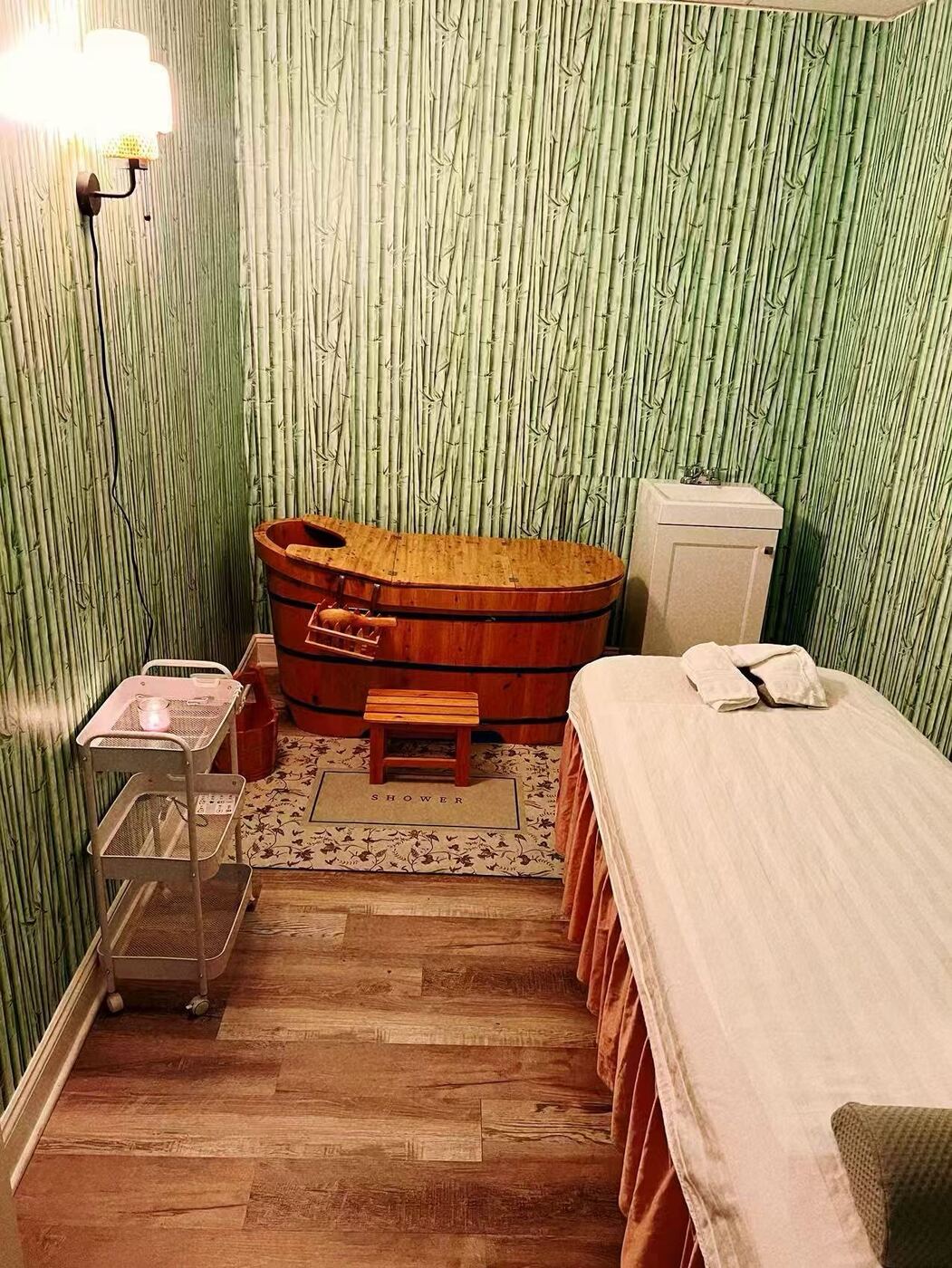 Traditional Yao bath suite with wooden soaking tub and bamboo walls at Eastern Head Spa in Mineola